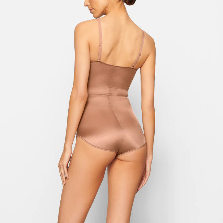 BARELY THERE SHAPEWEAR BODYSUIT BRIEF W/ SNAPS